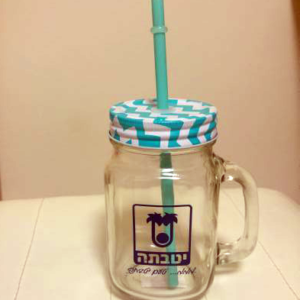 כוס זכוכית עם קשית