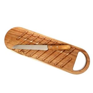 קרש חיתוך עם סכין